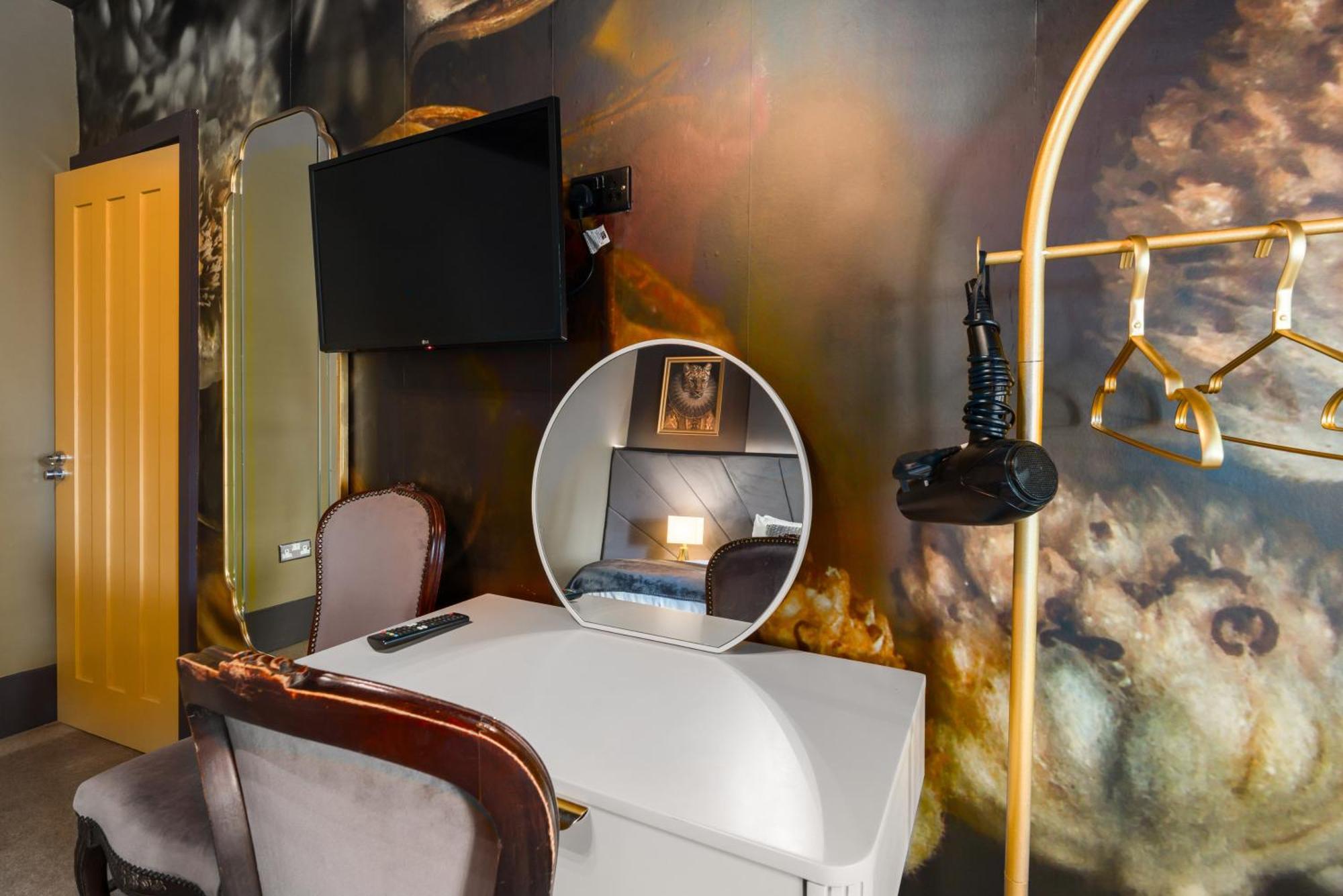 City Retreat, Spacious 4 Bed House, Games Room, Parking, Hot Tub & Bbq Cardiff Bagian luar foto