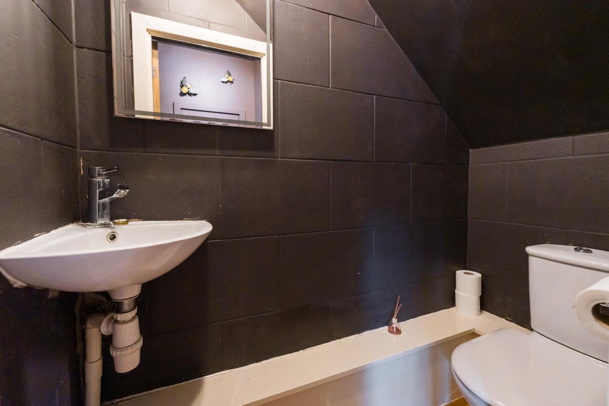 City Retreat, Spacious 4 Bed House, Games Room, Parking, Hot Tub & Bbq Cardiff Bagian luar foto