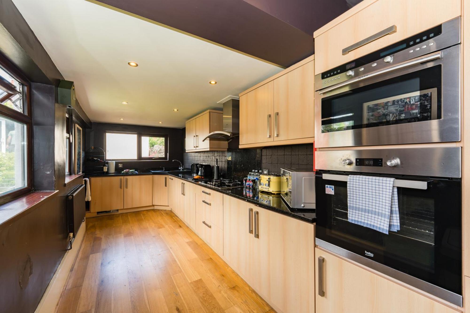 City Retreat, Spacious 4 Bed House, Games Room, Parking, Hot Tub & Bbq Cardiff Bagian luar foto
