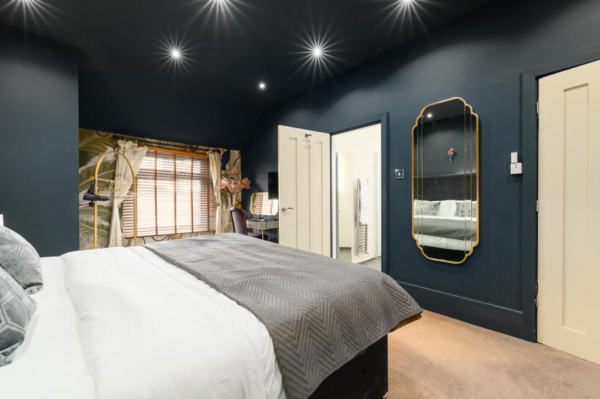 City Retreat, Spacious 4 Bed House, Games Room, Parking, Hot Tub & Bbq Cardiff Bagian luar foto