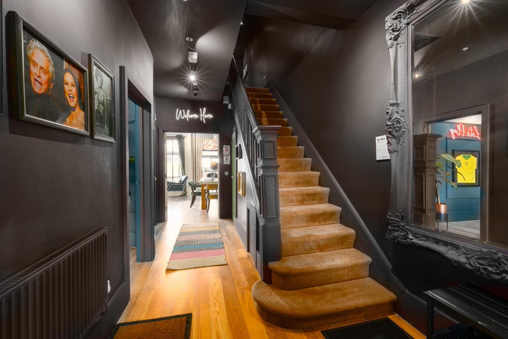 City Retreat, Spacious 4 Bed House, Games Room, Parking, Hot Tub & Bbq Cardiff Bagian luar foto
