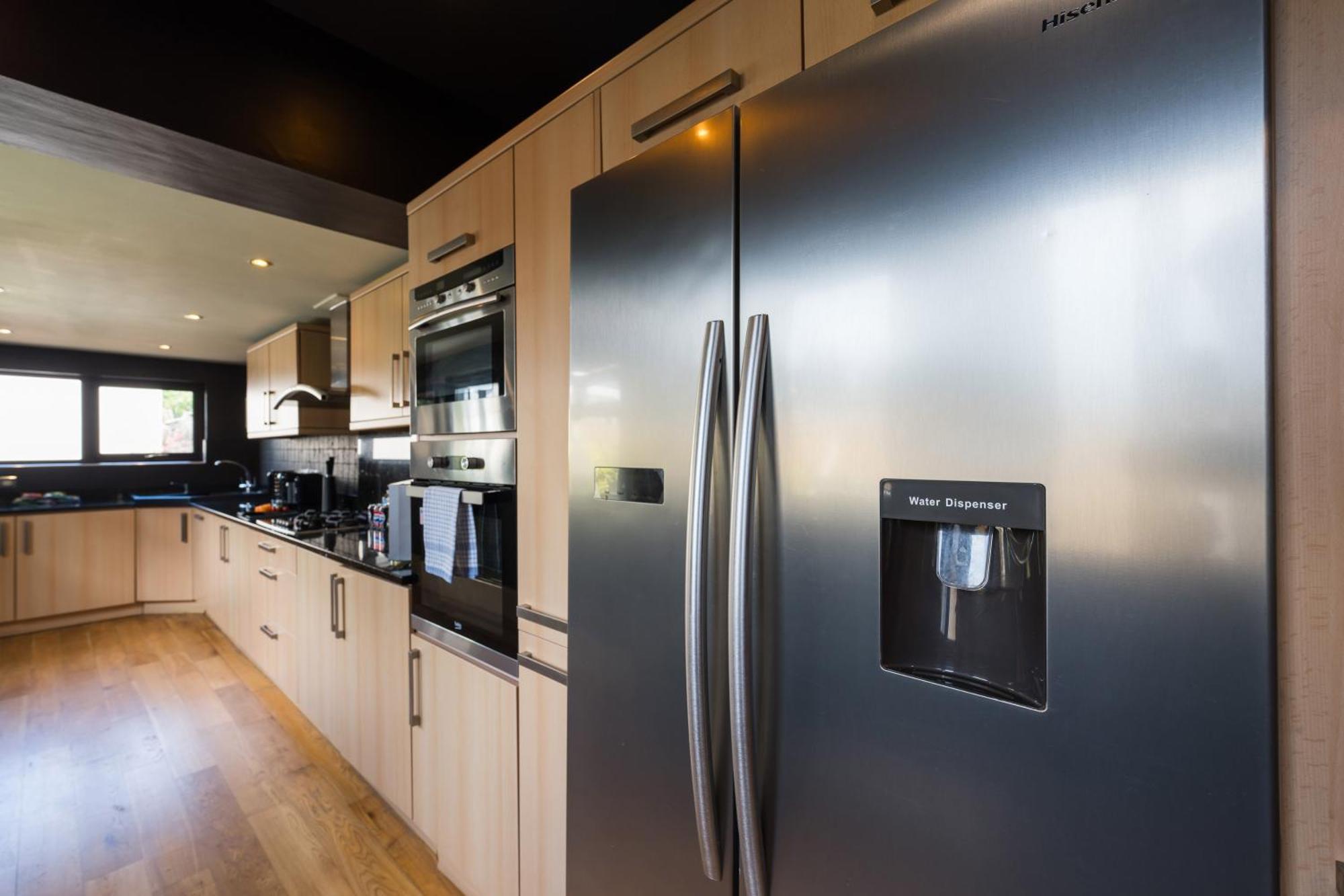 City Retreat, Spacious 4 Bed House, Games Room, Parking, Hot Tub & Bbq Cardiff Bagian luar foto