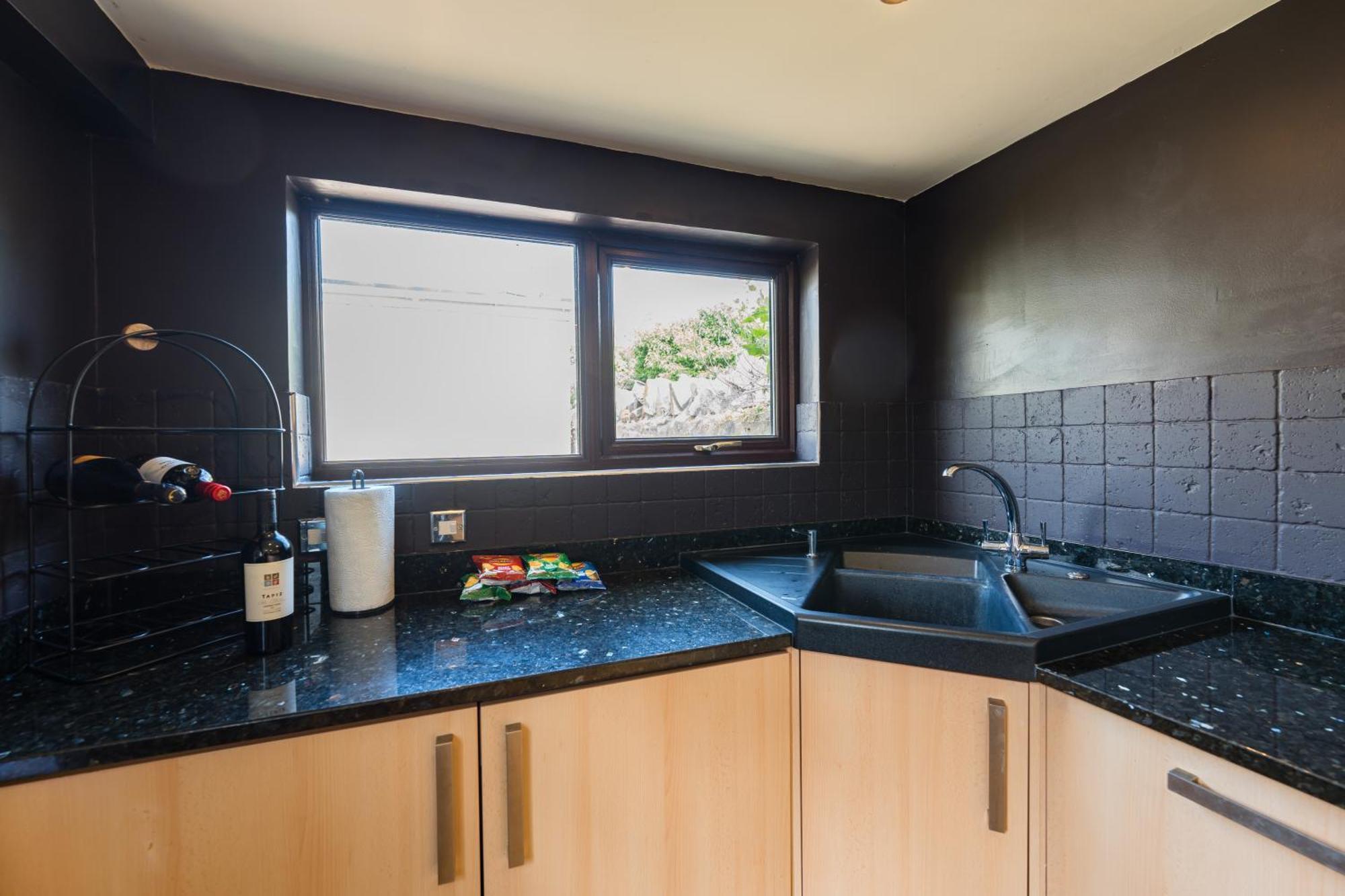City Retreat, Spacious 4 Bed House, Games Room, Parking, Hot Tub & Bbq Cardiff Bagian luar foto