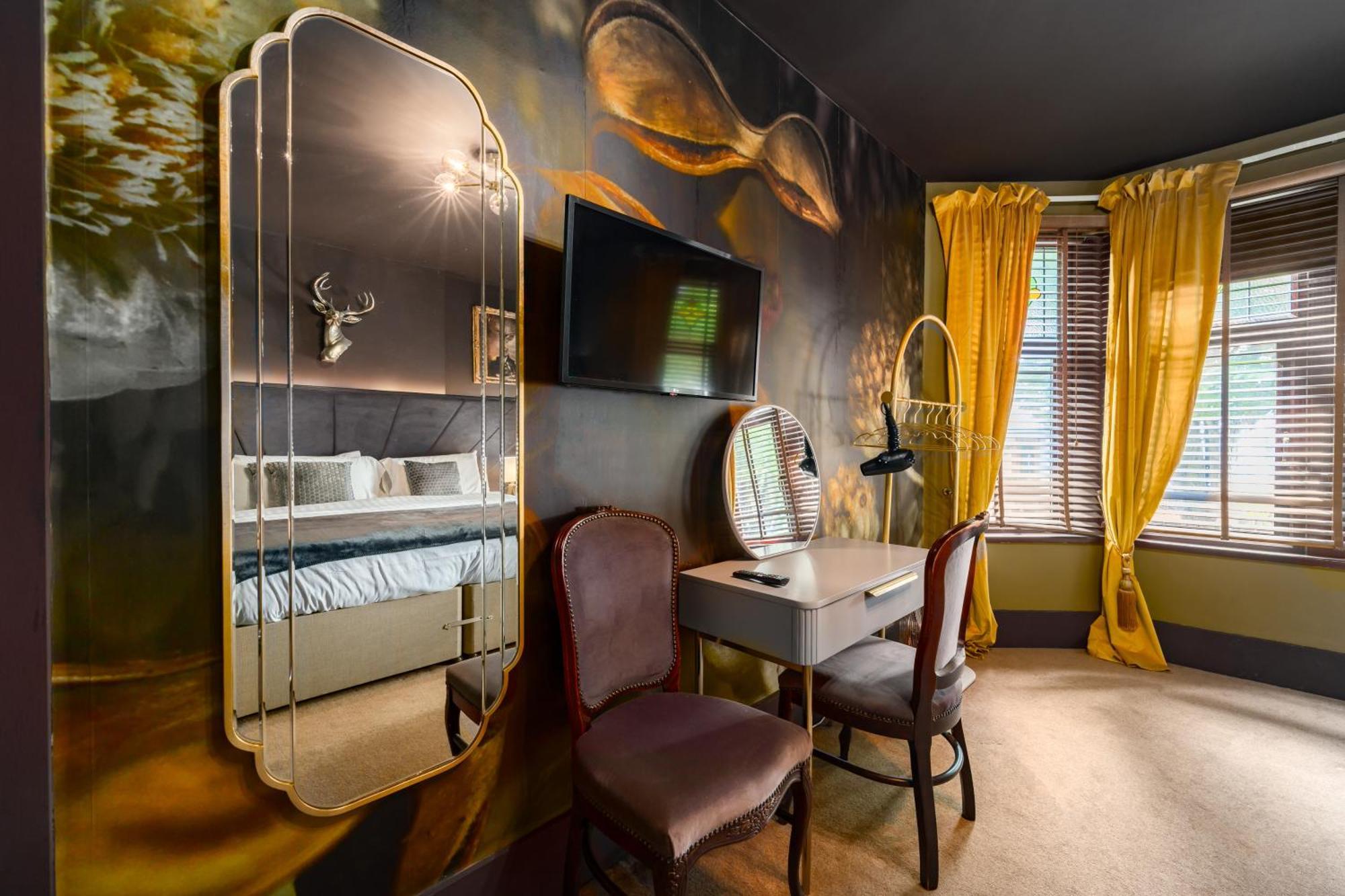 City Retreat, Spacious 4 Bed House, Games Room, Parking, Hot Tub & Bbq Cardiff Bagian luar foto