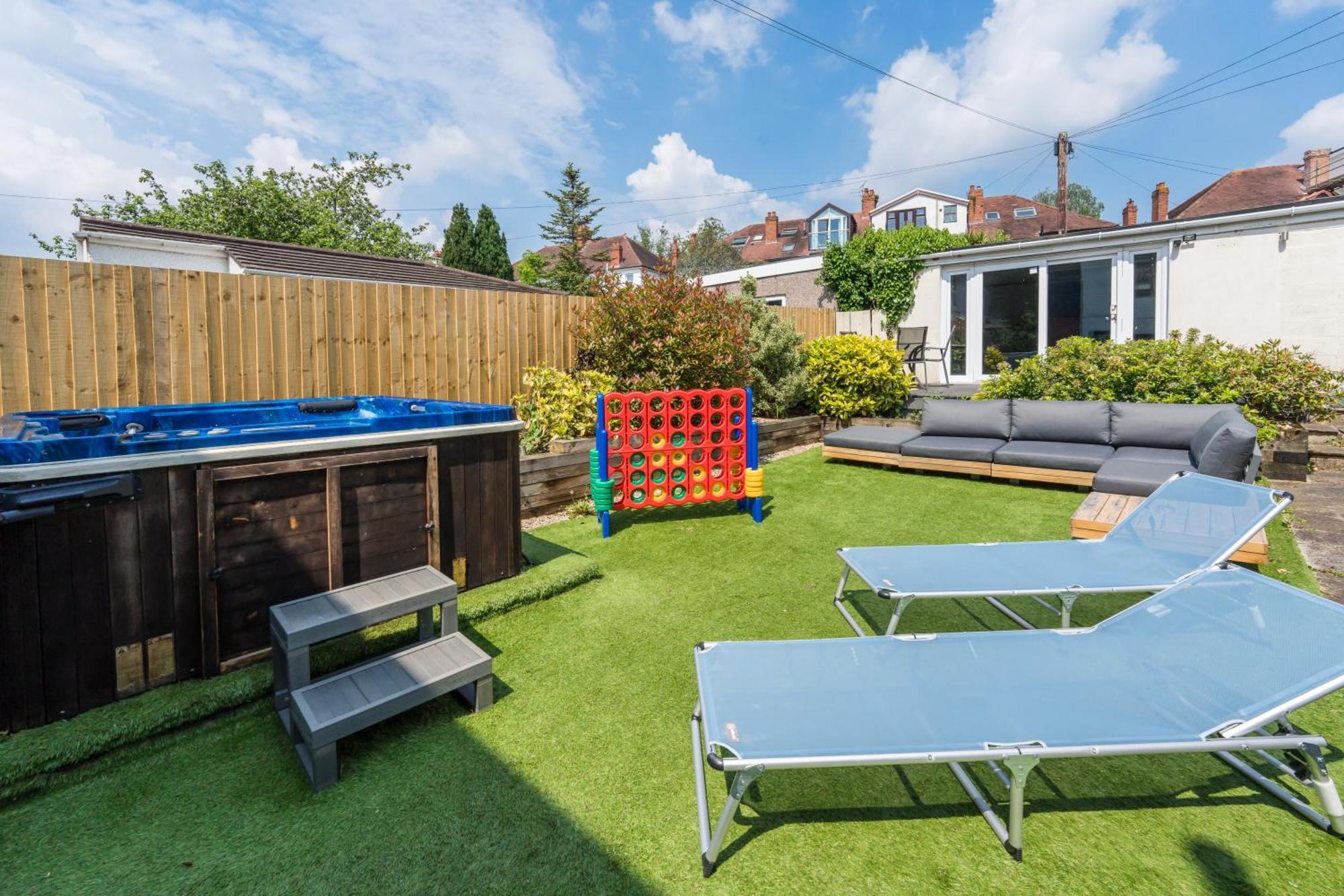 City Retreat, Spacious 4 Bed House, Games Room, Parking, Hot Tub & Bbq Cardiff Bagian luar foto
