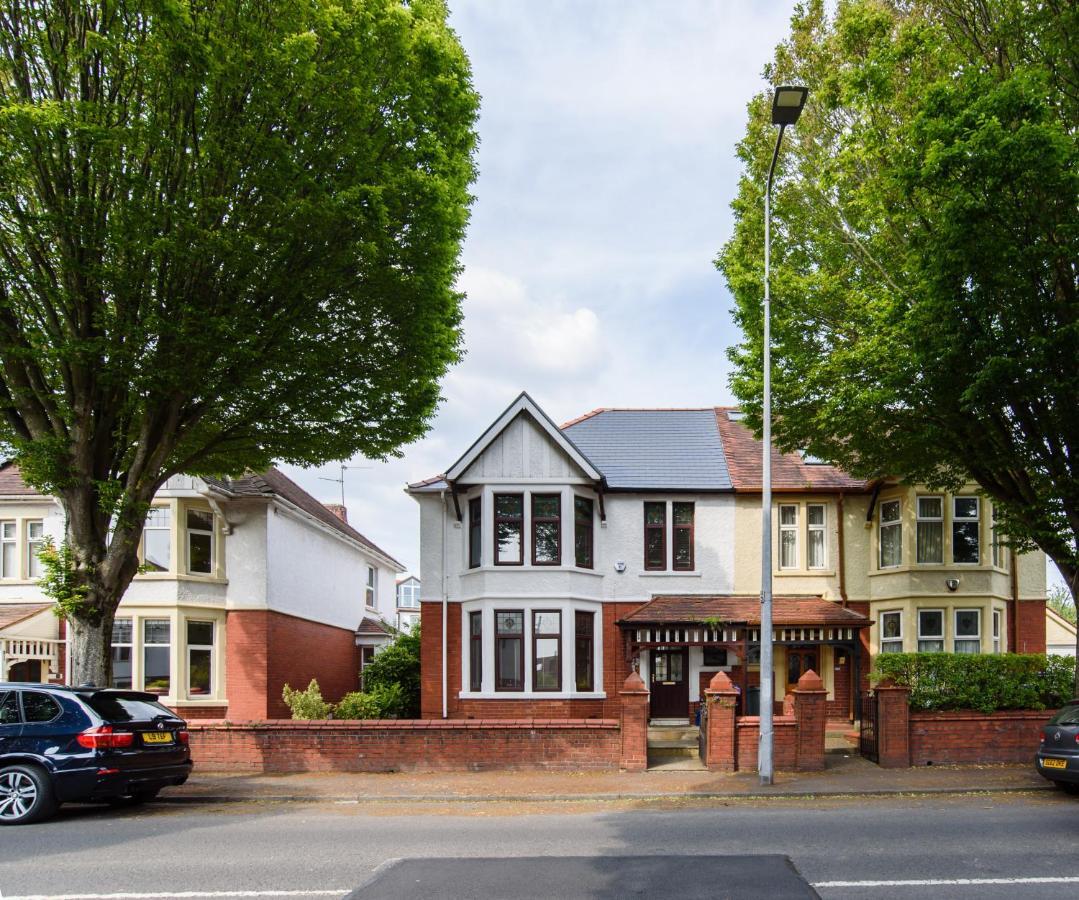 City Retreat, Spacious 4 Bed House, Games Room, Parking, Hot Tub & Bbq Cardiff Bagian luar foto