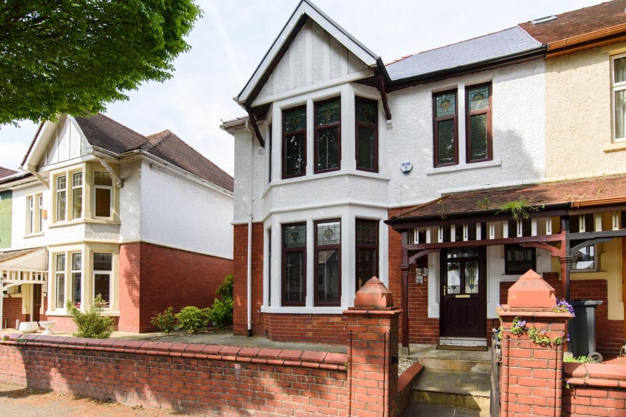 City Retreat, Spacious 4 Bed House, Games Room, Parking, Hot Tub & Bbq Cardiff Bagian luar foto